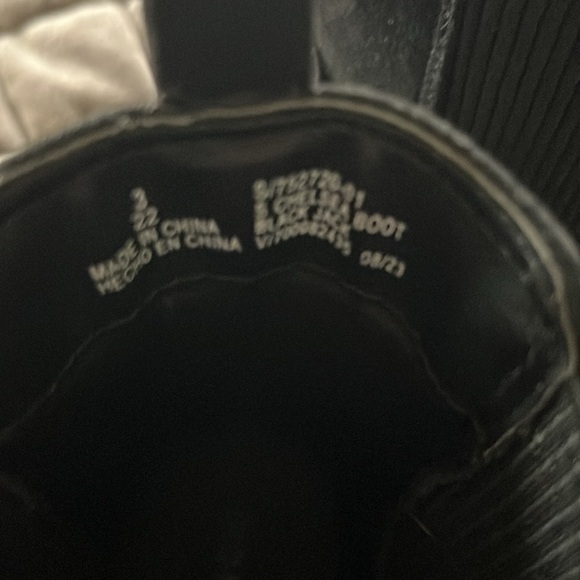 Old navy Chelsea boots - Picture 4 of 4